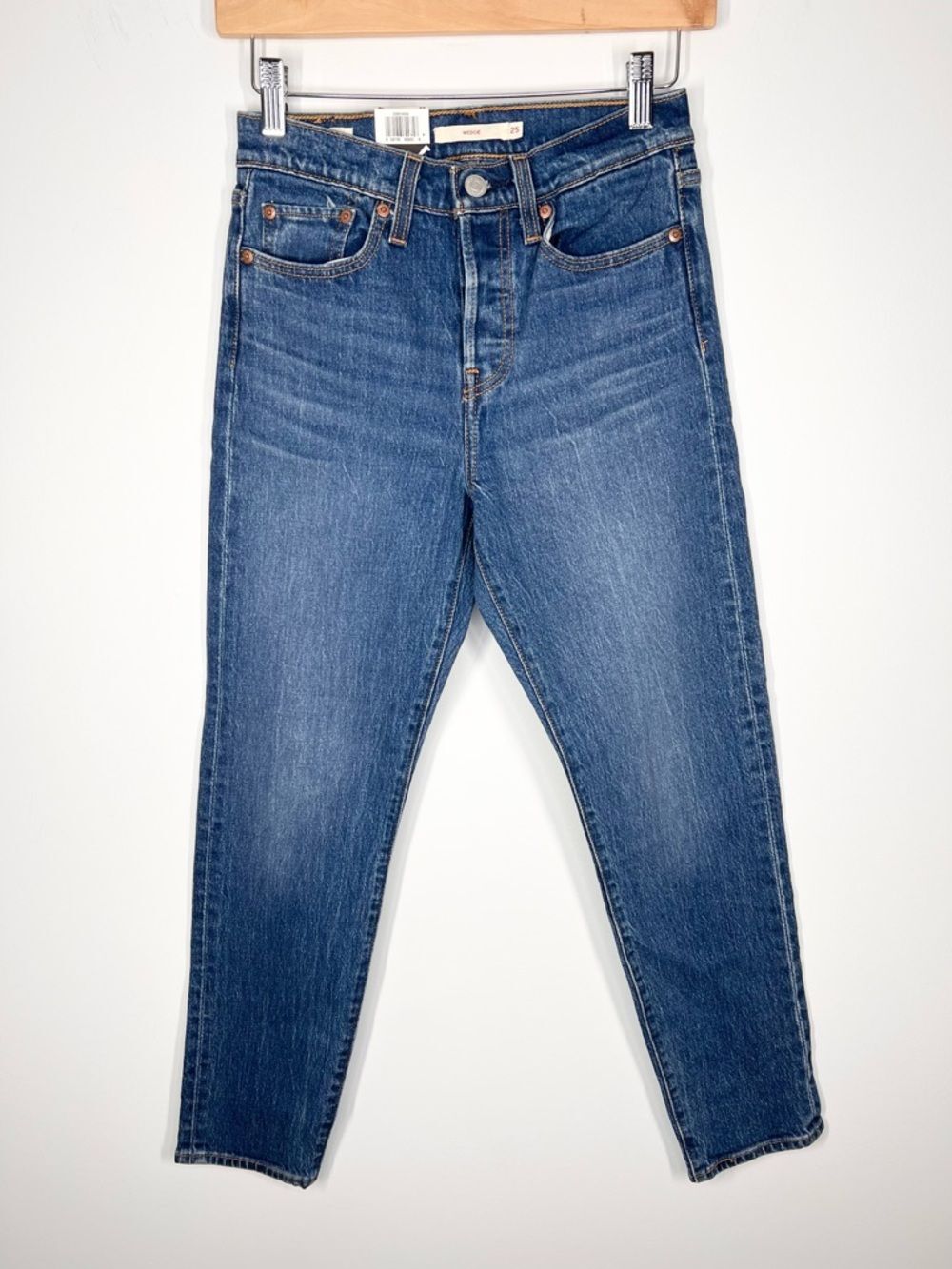 NWT Levi’s Wedgie Tapered Jean High Rise Button Fly 25